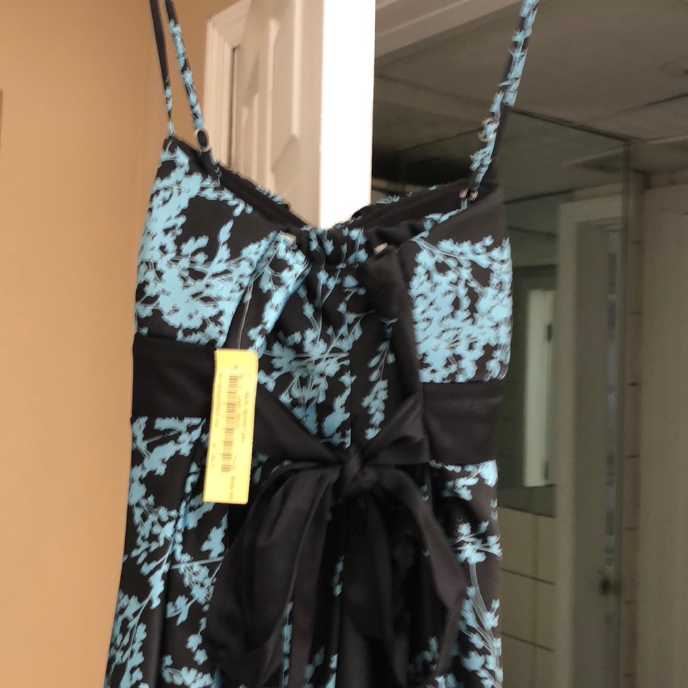 Dress - Picture 4 of 6